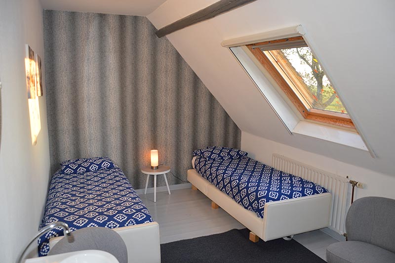 bed-and-breakfast-overnachten-lyklamastate-friesland-noord-nederland-nijemirdum-friesland-slaapkamer-weekendje-weg